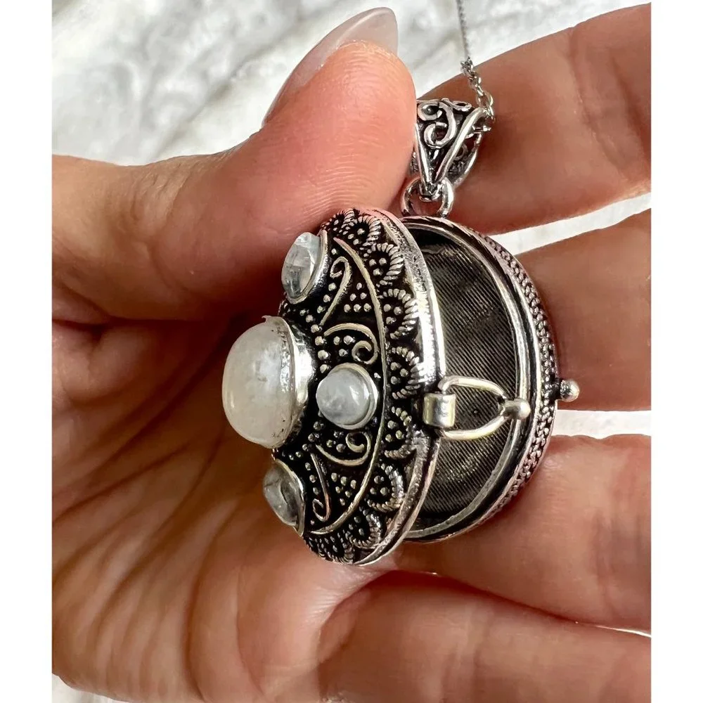 925 Vintage Style Rainbow Flash Moonstone POISON Locket Pendant Necklace - Picture 5 of 12